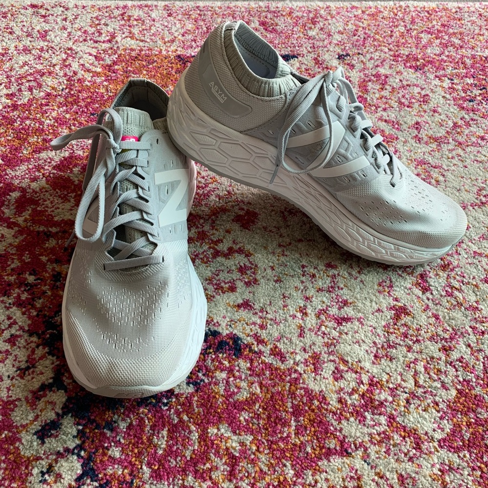 NWOT New Balance Vongo running shoes. Size 10.5